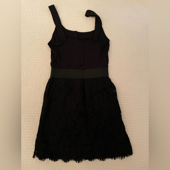 Eight Sixty black lace mini dress size medium with stretch - Picture 2 of 3